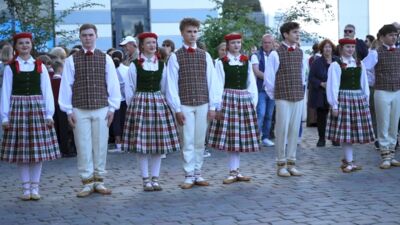 Savīšanās ceļš: Rātslaukums