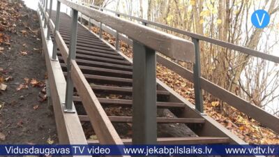 Jēkabpils pusē atjaunotas kāpnes uz 3000 gadu senu vietu