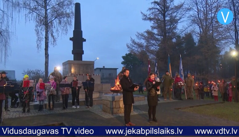 Līvānos Lāčplēša dienas pasākumā ar klusuma brīdi piemin Ukrainā kritušo novadnieku