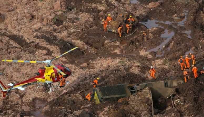 Brazīlijā sagruvis aizsprosts, bojā gājuši vismaz 58 cilvēki