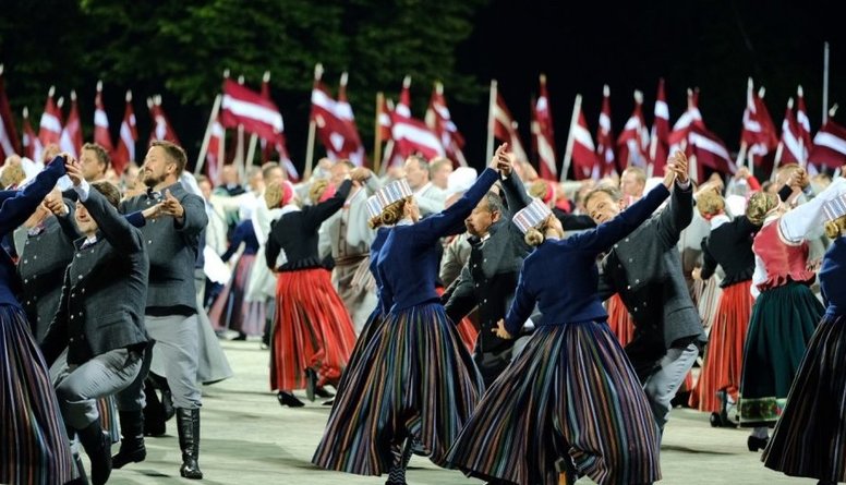 Kāds dejotājs vispārējo latviešu Dziesmu un Deju svētku laikā ir pieveicis 127 kilometrus
