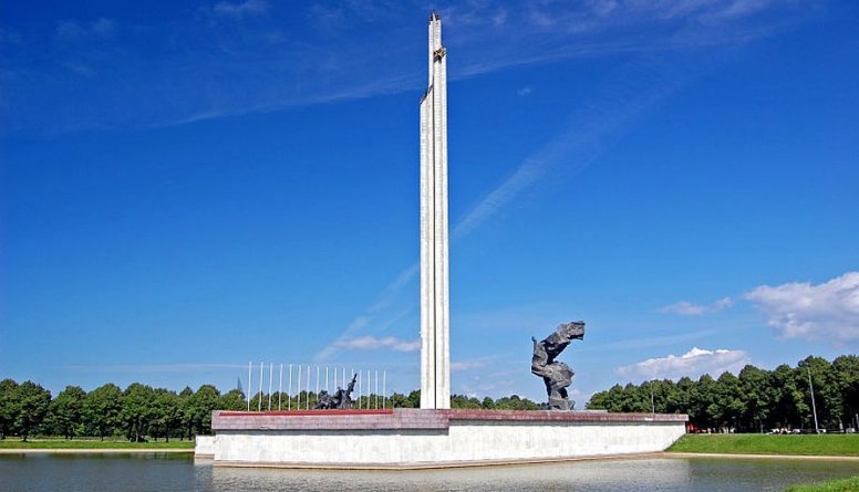 Uzvaras piemineklim nav vietas Latvijā, uzskata Iesalnieks