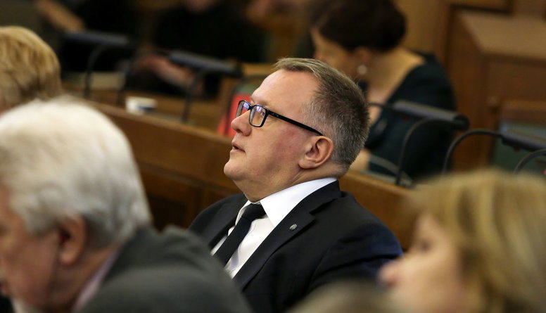 "Tas izskatās pēc populisma.." - Saeima nobalso par steidzamu OIK atcelšanu