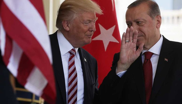 Erdogans un Tramps apspriež drošības zonas izveidi Sīrijā