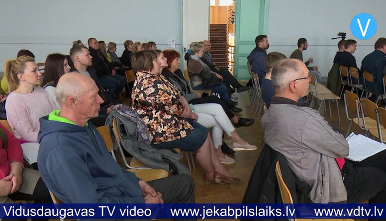 Aknīstē iedzīvotāji tiekas ar Jēkabpils novada pašvaldības vadību
