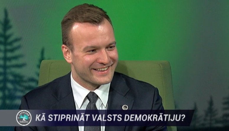 Jaunais deputāts Reinis Znotiņš stāsta, kāpēc jāiesaistās politiskā partijā