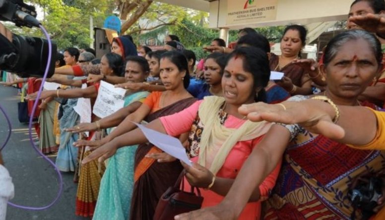 620 kilometru dzīvā ķēdē sievietes Indijā iestājas par dzimumu līdztiesību