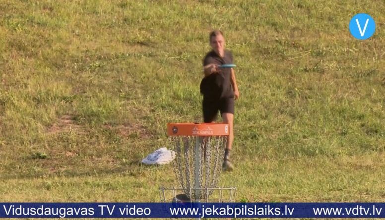 Jēkabpilī popularitāti iegūst disku golfs