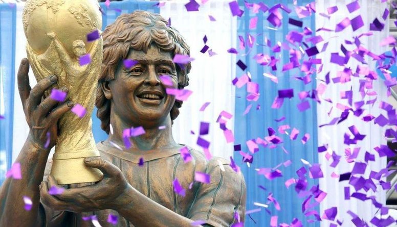 Buenosairesā atklāta Maradonas statuja