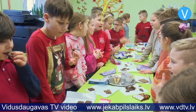 Jēkabpils novada Galvenās bibliotēkas bērnu literatūras nodaļā top dāvanas vecākiem Valentīndienā