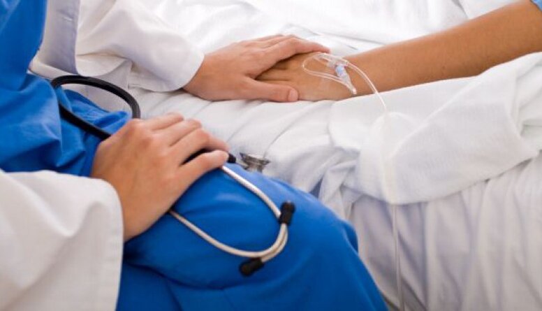 Skride: Kvalitāte medicīnā strauji krītas - pacienti mirst