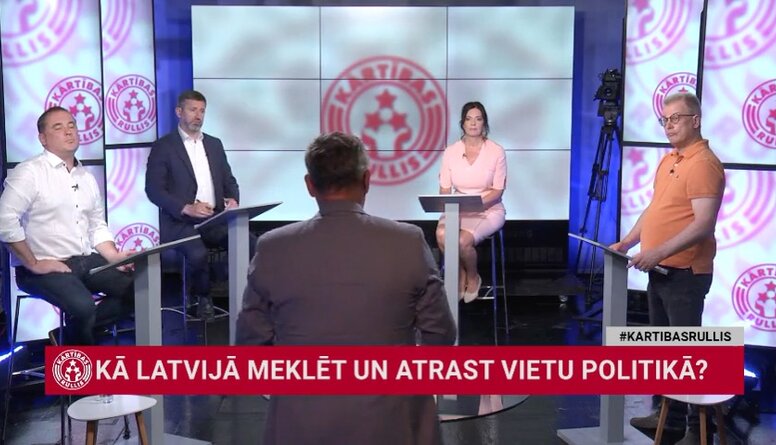 Kāpēc politiķi maina partijas, bet neiet prom no politikas?