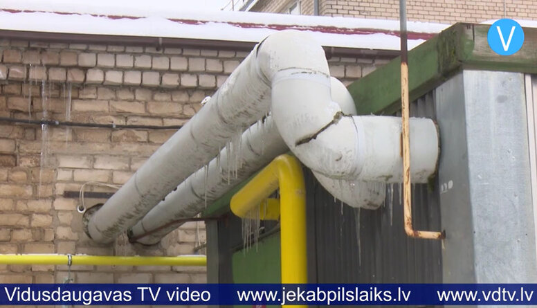 Pāreja no dabasgāzes uz šķeldu trīs katlu mājās Jēkabpils novadā nenotiks šajā apkures sezonā