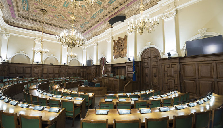 Cik svarīgs ir deputātu vietu sadalījums Saeimas sēžu zālē?