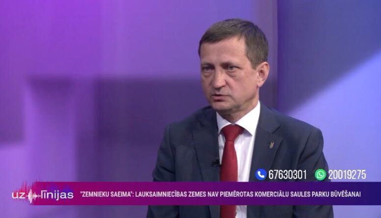 Armands Krauze: Saules paneļiem nevajadzētu būt lauksaimniecības zemēs