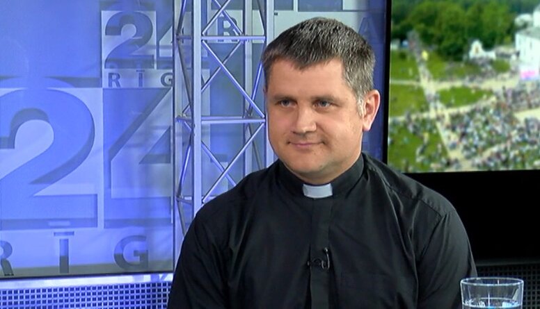 Priesteris: Sabiedrībā pieaug naida runa pret baznīcu