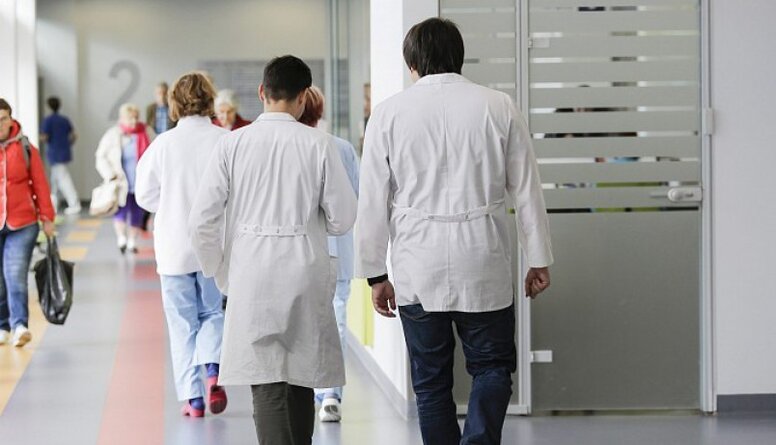 Для работы в Латвии врачей планируют приглашать из-за рубежа
