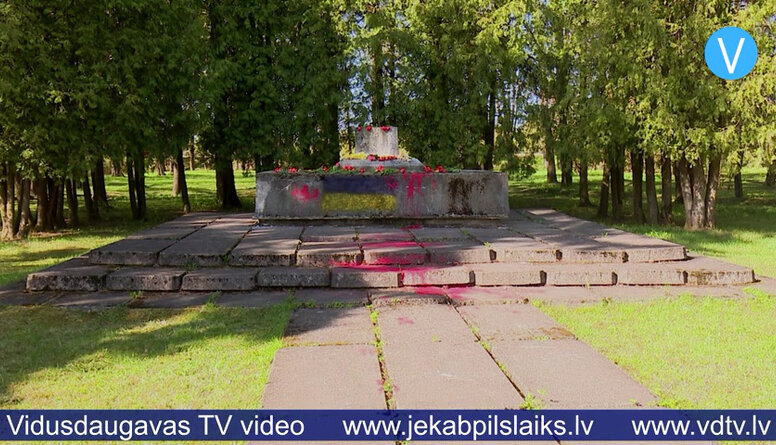 Drīzumā Jēkabpilī demontēs pieminekļa postamentu Rīgas ielā