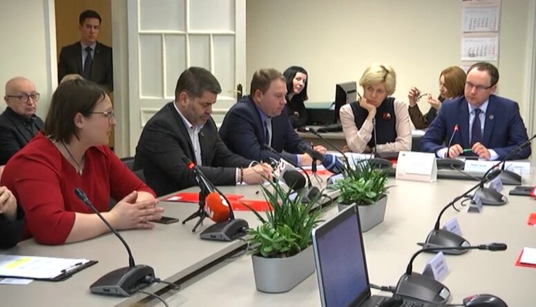 Saeimas komisijā diskutē par koronavīrusu un tā draudiem Latvijā