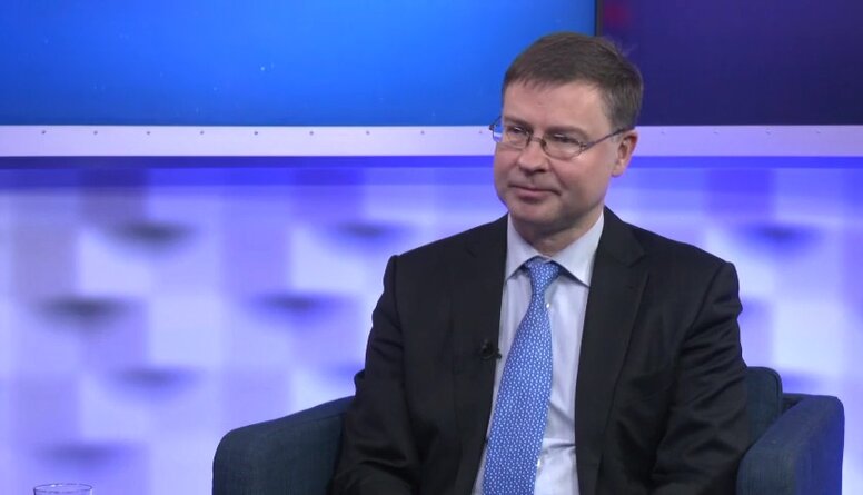 Valdis Dombrovskis salīdzina savu un Kariņa krīzes pārvarēšanas stratēģiju