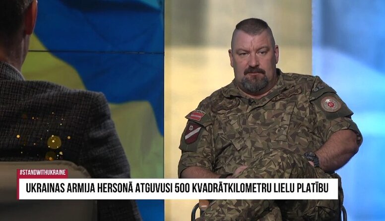 Kāpēc ukraiņu karavīri nēsā zilas lentes?