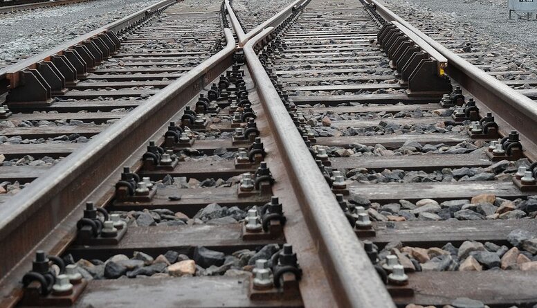 Kuras dzelzceļa līnijas Satiksmes ministrija plāno atjaunot?