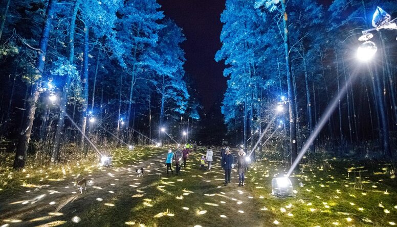 Rīgas mērs: Divi Rīgas parkos izvietotie gaismas objekti tiks pārveidoti, lai neradītu drūzmēšanos