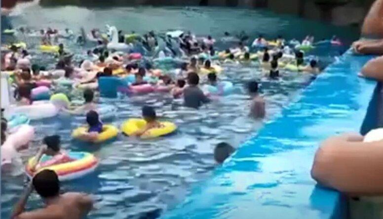 Ķīnā ūdens atrakciju parkā ievainoti 44 cilvēki