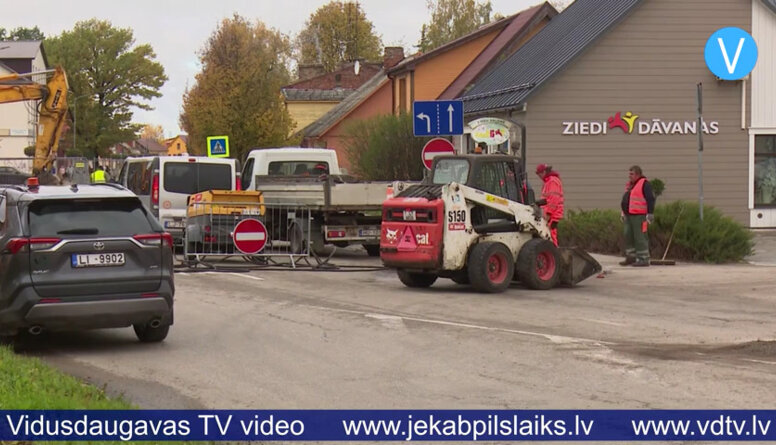 Uz remonta laiku slēgts Rīgas ielas posms Jēkabpilī