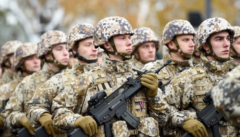 Piedalies Latvijas armijas dibināšanas gadadienai veltītajā akcijā „Pasveicini karavīru!”