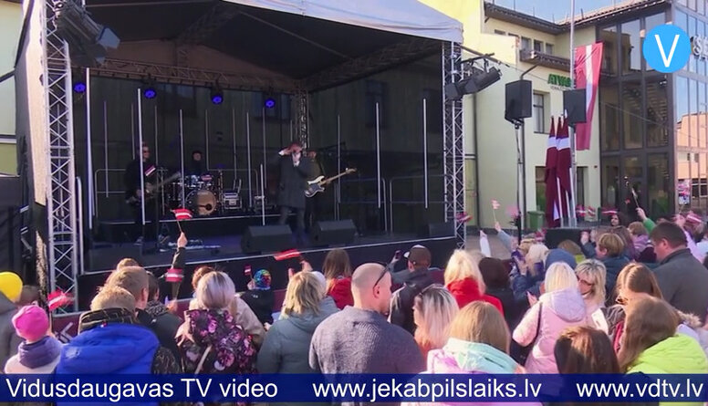 Ar velobraucienu un Ivo Fomina koncertu Jēkabpilī aizvada Valsts svētkus