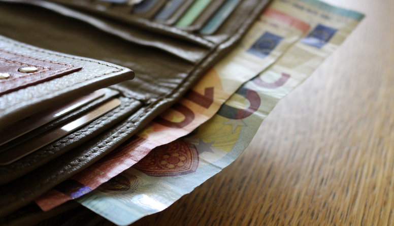 Kas kavē minimālās algas celšanu Latvijā? Komentē Anda Čakša