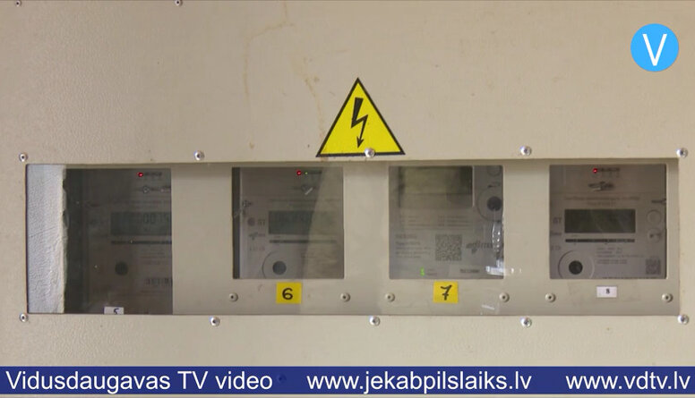 Jēkabpils daudzdzīvokļu mājās regulāri konstatē koplietošanas elektrības zagšanu