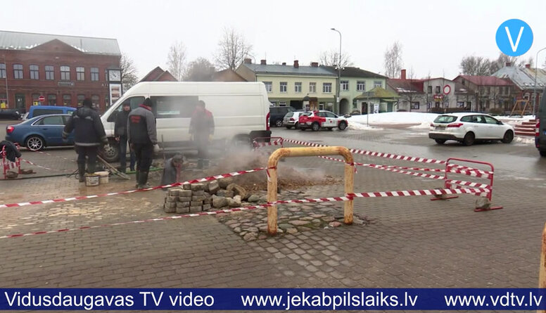 Jēkabpils centrā notikusi siltumtrases avārija