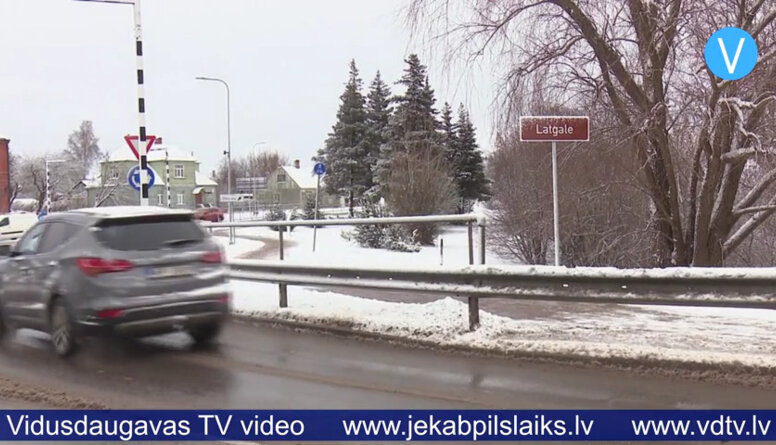 Atbilstoši vēsturisko zemju likumam puse Jēkabpils pilsētas ir Sēlijā, otra puse – Latgalē