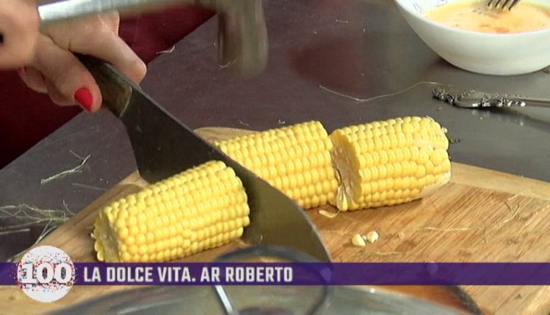 Līga Robežniece māca Roberto gatavot kukurūzu