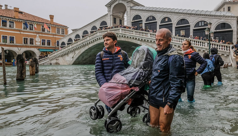 Venēciju skāruši pamatīgi plūdi