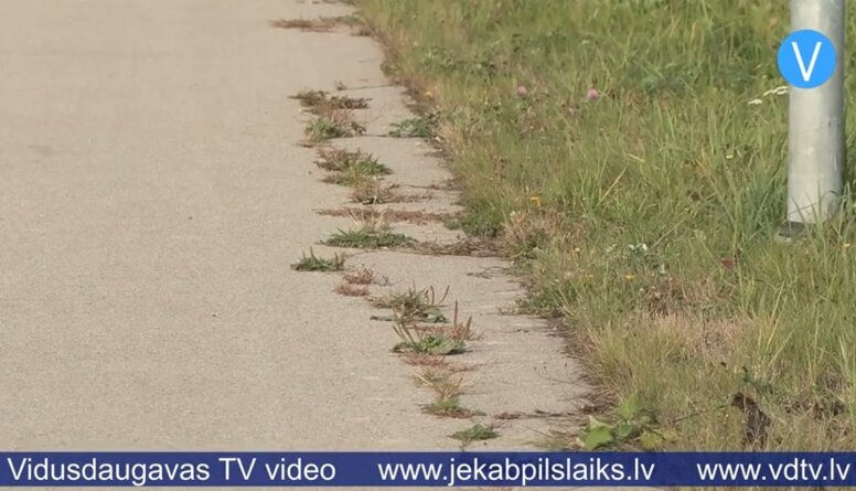 Tā ir ņirgāšanās – iedzīvotāji sašutuši par veloceliņu no Jēkabpils uz Spuņģēniem