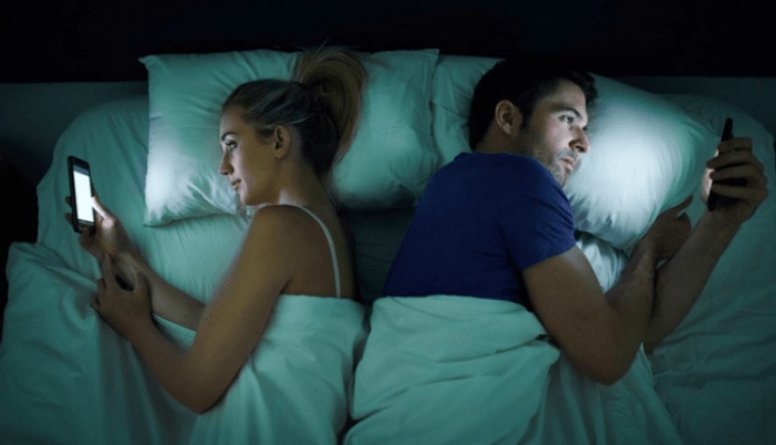 Ieklausies: ekrānu zilā krāsa visvairāk traucē miega režīmu!