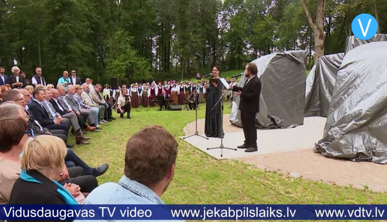 Sēlijā atklāj skulpturālo ansambli “Gaismas vārti”