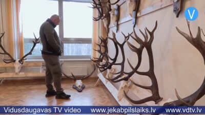 Medību trofeju izstāde Viesītē pulcē 30 novada mednieku kolektīvus