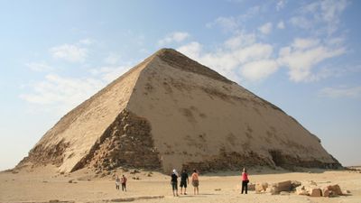 Ēģiptē apmeklētājiem atklāta slavenā piramīda "Bent"