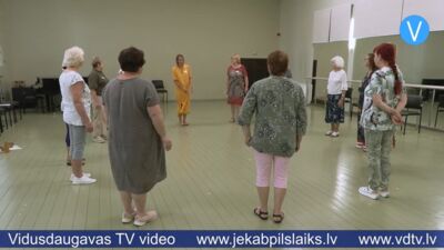 Jēkabpils novadā seniori veselību stiprina ar deju un kustību terapiju