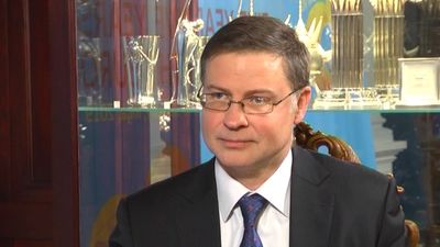 Dombrovskis nodokļu reformu vērtē negatīvi