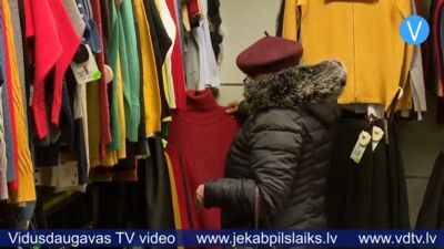 Jēkabpilieši dod drēbēm otro dzīvi – pērk ‘humpalās’, nederīgo nodod tekstila konteineros