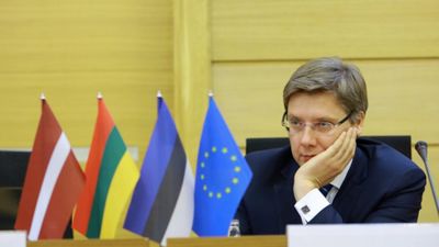 Politologs: Ušakovs mūk no tveices Rīgas domē