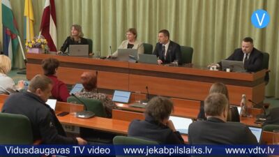 Kas lācītim vēderā? Jēkabpils novada deputātu vidū domstarpības par piemaksu sadaļu budžetā