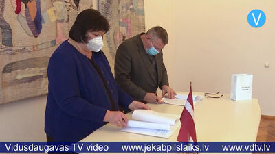 Jēkabpils novadā parakstīta vienošanās, kas paredz atbalstu pedagogiem