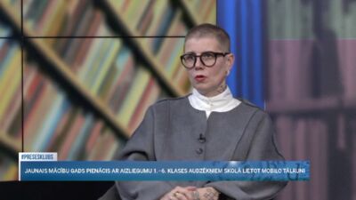 Jaunais mācību gads pienācis ar aizliegumu 1.–6. klases audzēkņiem skolā lietot mobilo tālruni
