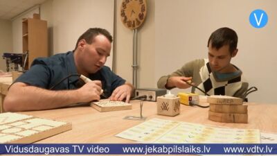 Aprūpes centrā Jēkabpilī – rokdarbi gan priekam, gan veselībai